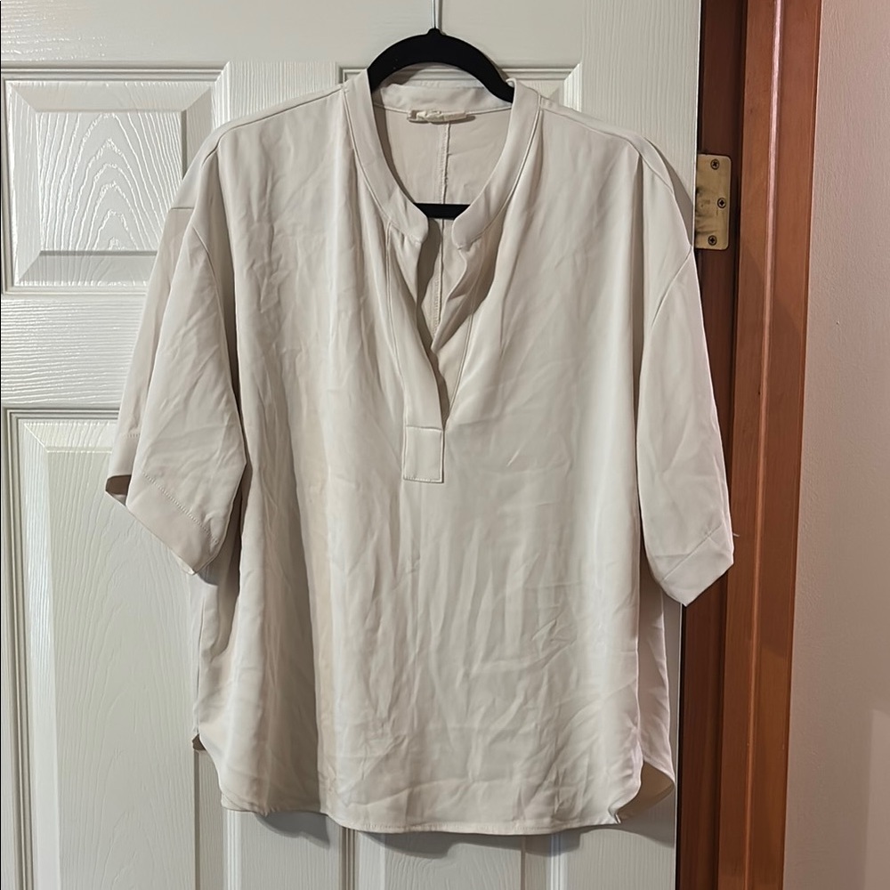 MELLODAY Cream Blouse with V-Neck and Three-Quarter Sleeves